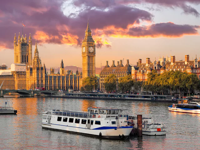 River thames london 67b1d7d292439